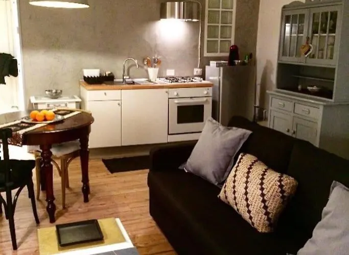Jill&Jade\'S Apartment